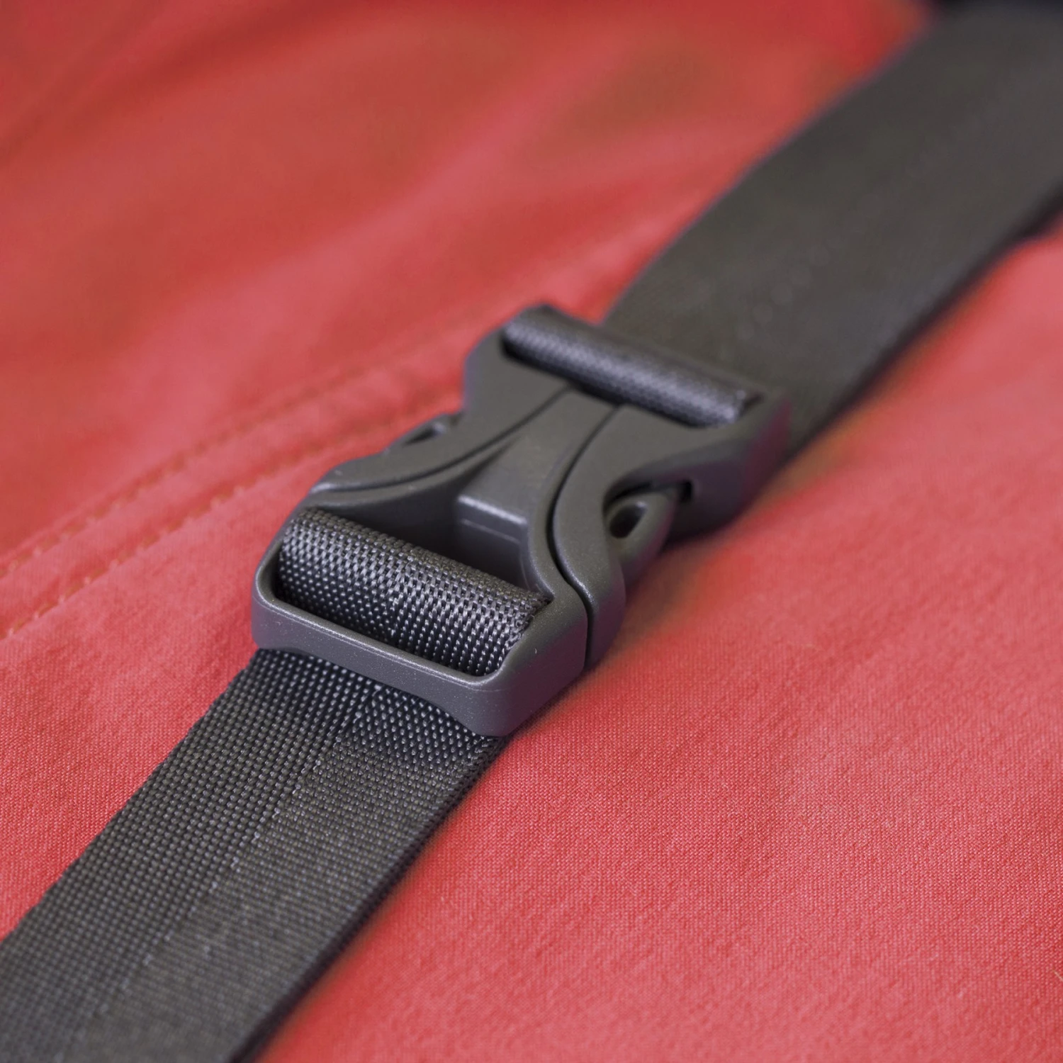 Osprey Farpoint 70 Backpack - Black 7 Osprey Farpoint 70 Backpack - Black - Image 5