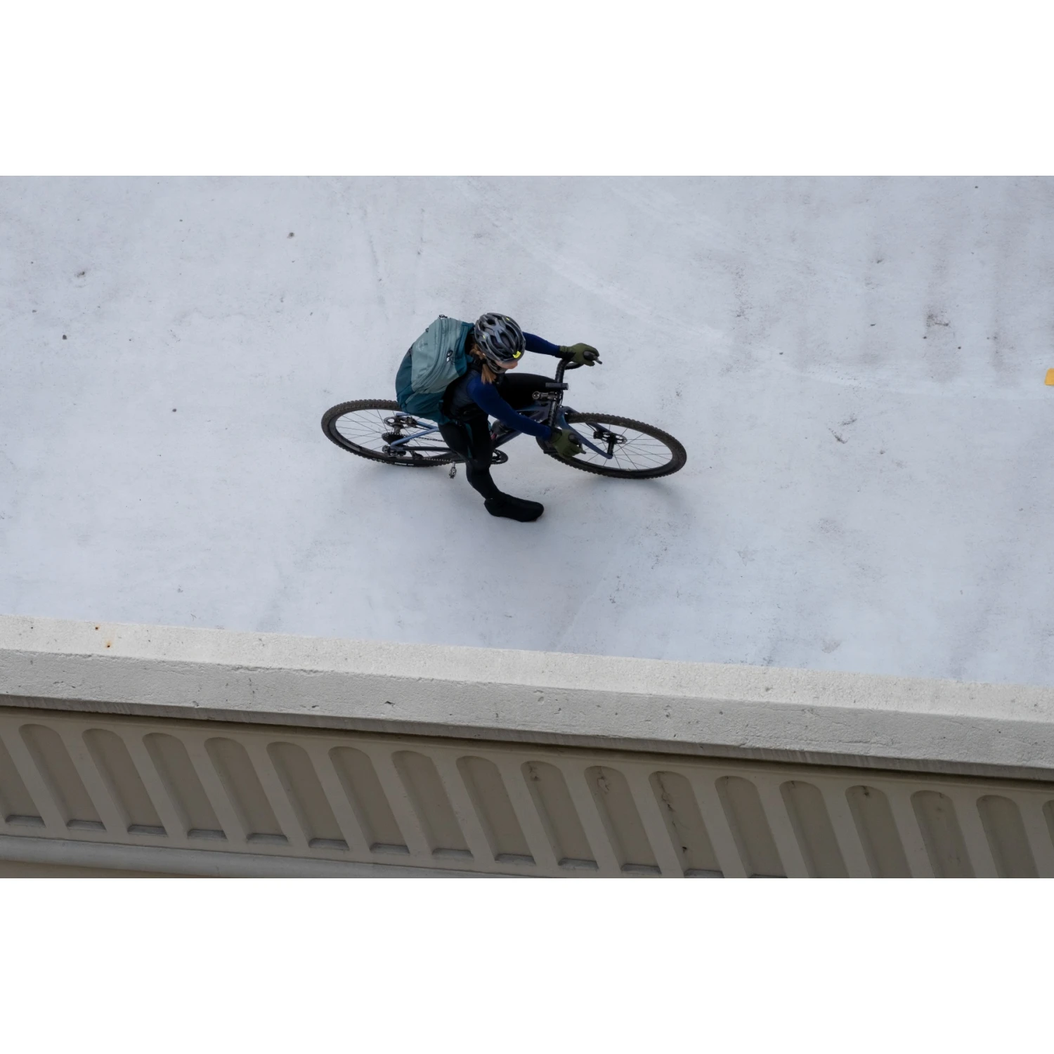 Osprey Radial 26+8 Backpack - Tan Concrete 13 Osprey Radial 26+8 Backpack - Tan Concrete - Image 11