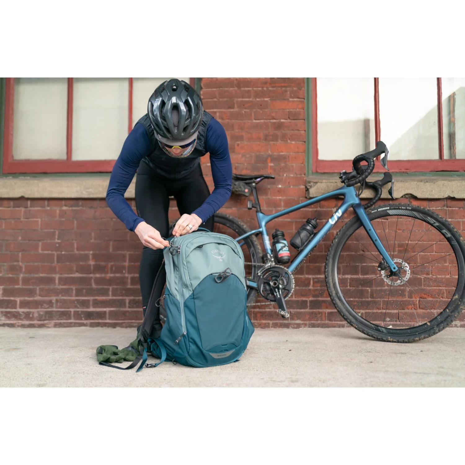 Osprey Radial 26+8 Backpack - Tan Concrete 15 Osprey Radial 26+8 Backpack - Tan Concrete - Image 13