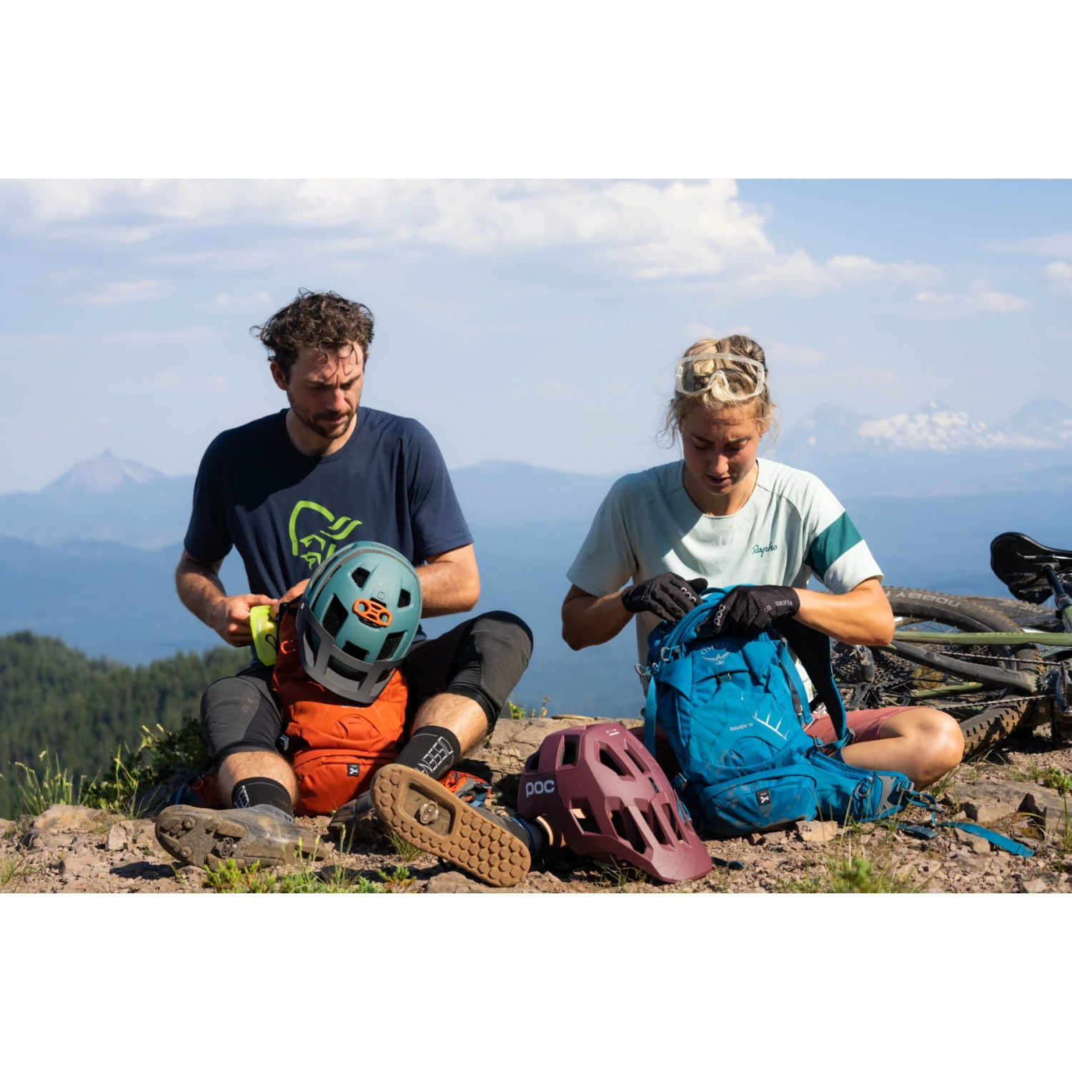 Osprey Raven 14 Women's Backpack + Hydration Bladder - Aprium Purple 9 Osprey Raven 14 Women's Backpack + Hydration Bladder - Aprium Purple - Image 7