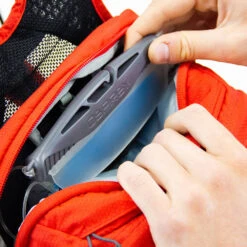 Osprey Syncro 20 Backpack - Wolf Grey -Backpack Shop syncro internal hydration sleeve web 827571